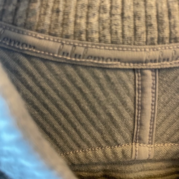 On repeat bomber lululemon - Picture 5 of 12